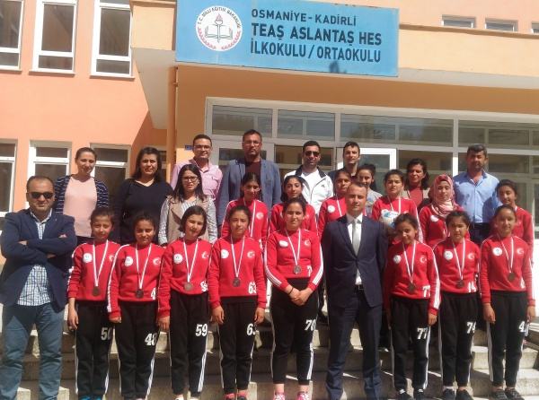 Okulumuz Altın Kızlar Futbol Takımız Osmaniye İl 2.liğinden Sonra Sivas´tan Bölge Şampiyonluğu İle Dönmüştür.